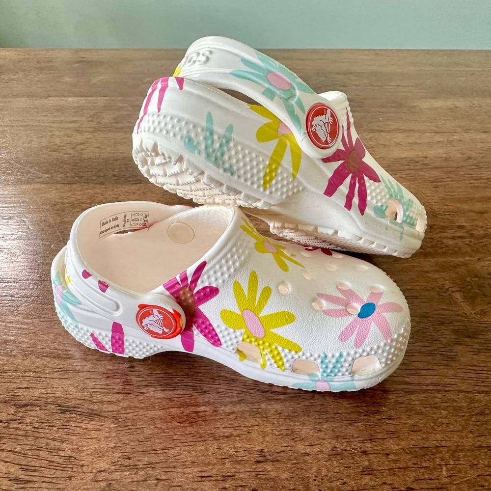 CLEAN Crocs Slip-On Shoes, Toddler Size C7 (White Floral)